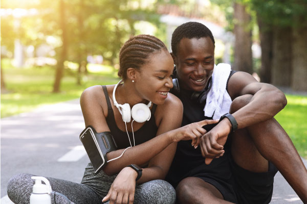 imagem-casal-treinando-juntos-exercicio-fisico-e-a-melhora-do-libido